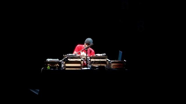 DJ Dummy - Awesome Scratch Intermezzo on Notorius BIGs 10 crack commandments (Common Concert) смотреть онлайн