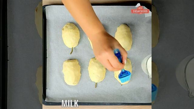 Pears in Puff Pastry with Ice Cream on Top смотреть онлайн