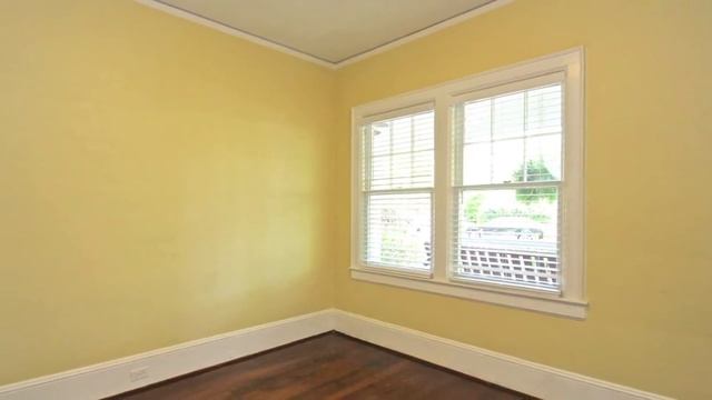 Beautifully Renovated Midwood Bungalow at 1721 Club Rd смотреть онлайн