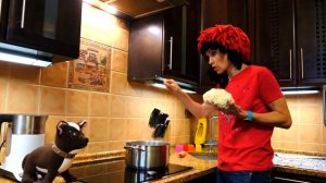 Торт из цветной капусты для Лаки - Готовим вместе с Машей Капуки Кануки - Игры готовка с игрушками