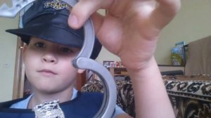 Полицейский костюм с наручниками