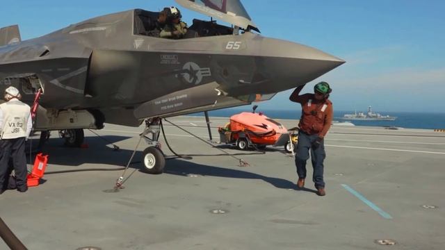US F-35 Lightning Fighter Jet First Landing on UK Queen Elizabeth Carrier смотреть онлайн