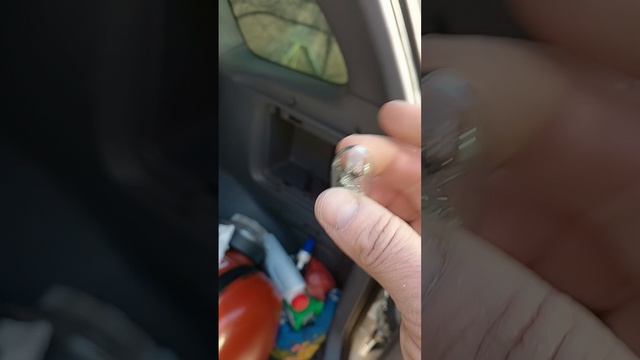 Замена лампочки стоп сигнала на Тойота раф 4 второго поколения!