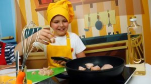 Простые рецепты для детей с Маквином и Бамблби - Овощной смайл и курица. Шоу Я готовлю лучше