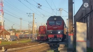 Тепловозы ТЭП70БС-246 и ТЭМ18ДМ-1418 «Иван Рахуба» маневрирует