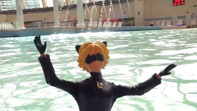 Леди Баг и Супер Кот пытаются узнать личности друг друга! Видео для детей про игрушки смотреть онлайн