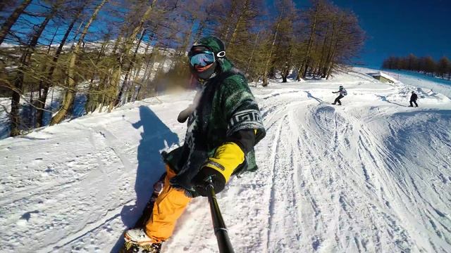 Snowboarding Adventures |Episode 2| - The poncho man snowboarding Bardonecchia Italy смотреть онлайн