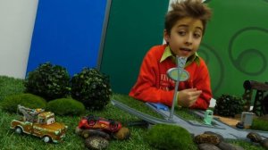 Машинки из мультика Тачки - Гонки Молния Маквин vs Шторм