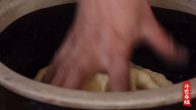 【丹霞春姐】新鲜的蜂蜜，加点牛奶，做成奶香浓郁的的蜂蜜麻花，金黄柔软，美味！ смотреть онлайн