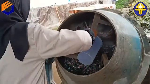 Proses Pembuatan Beton Inovasi Plastik dan Bata Ringan - DANfort Concrete. PESC2022 смотреть онлайн