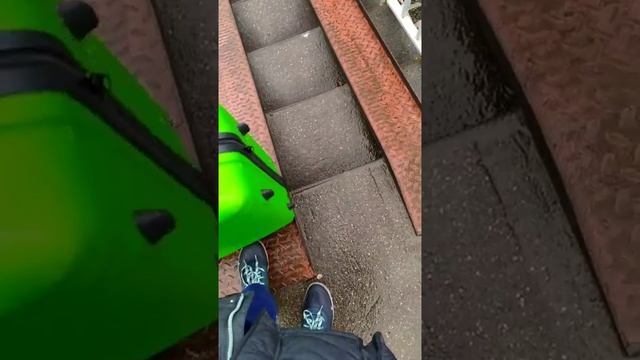 Как попасть на станцию Авиационная с чемоданом смотреть онлайн
