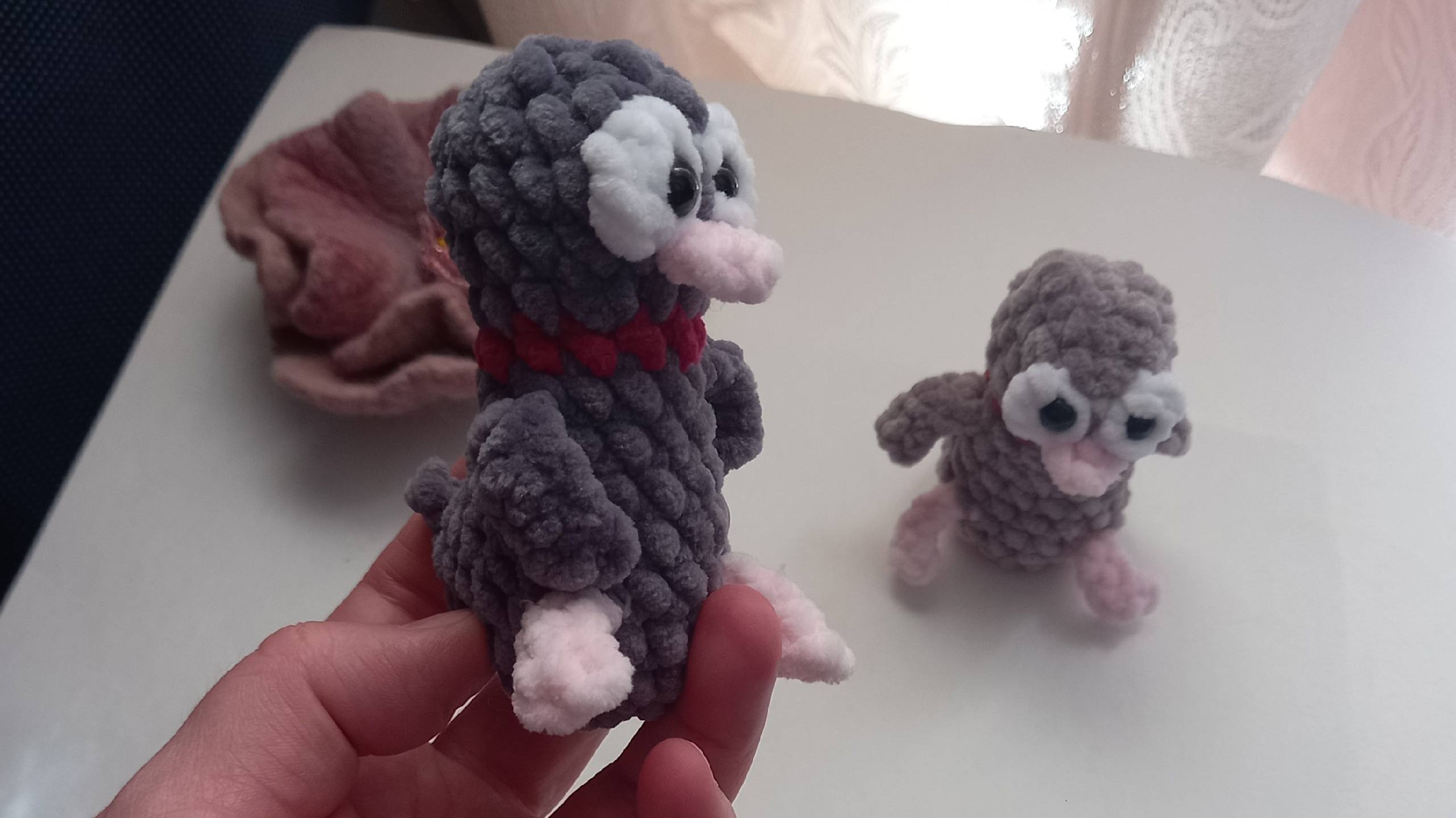 А вы видели когда-нибудь маленьких голубей? В реальности нет. Только игрушку. смотреть онлайн