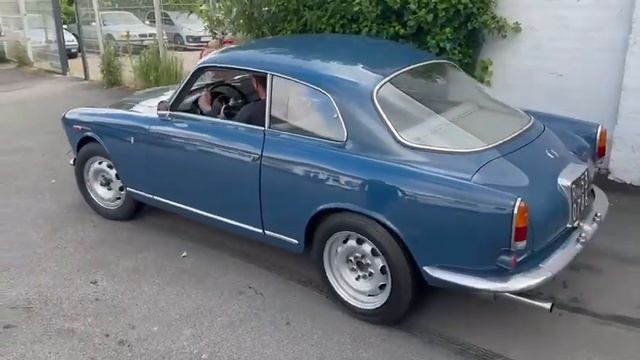 Alfa Romeo Sprint und Alfa Romeo Montreal kommen zum Service bei Scuderia Servizio in Dortmund смотреть онлайн