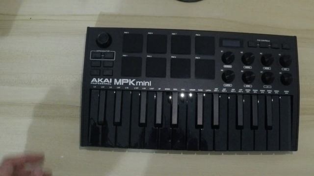 UNBOXING & TESTING Akai MPK Mini Mk3 смотреть онлайн