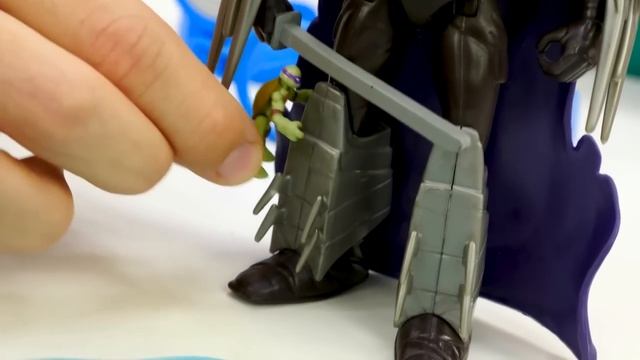 Черепашки Ниндзя и игры в доктора — Избавляемся от микробов и антимутагена! Видео про игрушки смотреть онлайн