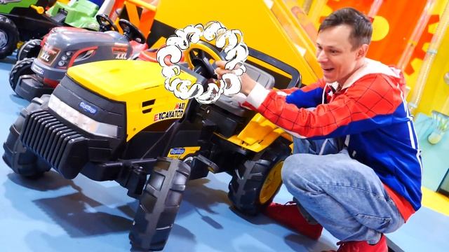 БЕН 10 против Стима Смита в Городе Строителей! Видео игры для мальчиков. Машинки и игрушки для детей смотреть онлайн