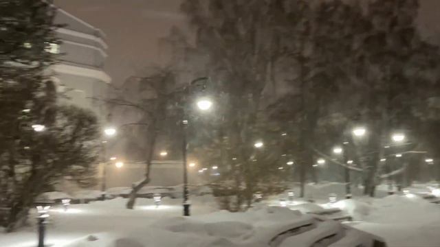 Снегопад в Екатеринбурге 08.02.2024. Пешком по Ленина, Сквер за оперным театром. Циклон ОЛЬГА.