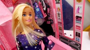 Барби собирает Терезу на СВИДАНИЕ! Мультики для девочек. Салон красоты для кукол