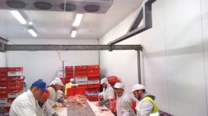 обвальщик курицы на производстве