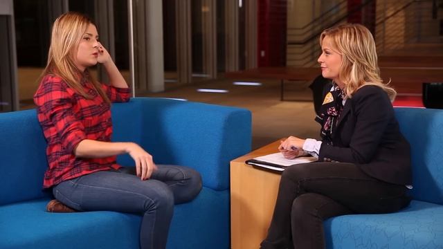 Grace Helbig: Smart Girls w/ Amy Poehler смотреть онлайн