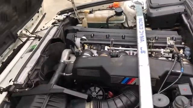 BMW M-POWER - M5 engine startup смотреть онлайн