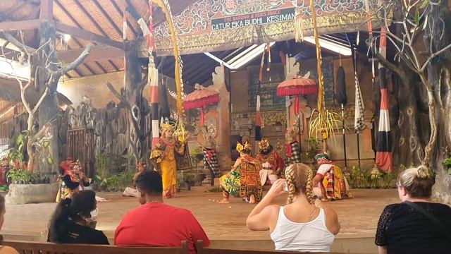 Танцевальный спектакль "Баронг и Крис": вечный бой между добром и злом! смотреть онлайн