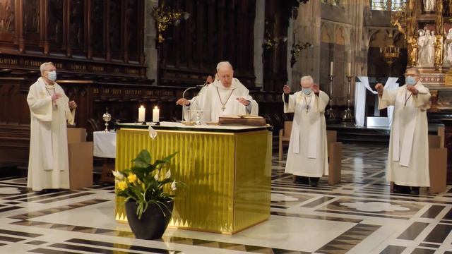 20210430 • Cathédrale S. Paul (Liège) • Vendredi de la 4e semaine de Pâques • Saint Pie V смотреть онлайн