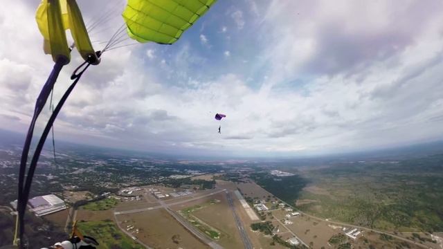 High 5 Pushaway - Skydiving with GoPro Fusion 360 смотреть онлайн