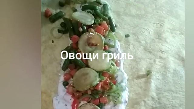 Ролл с овощами гриль и с веганским соусом смотреть онлайн