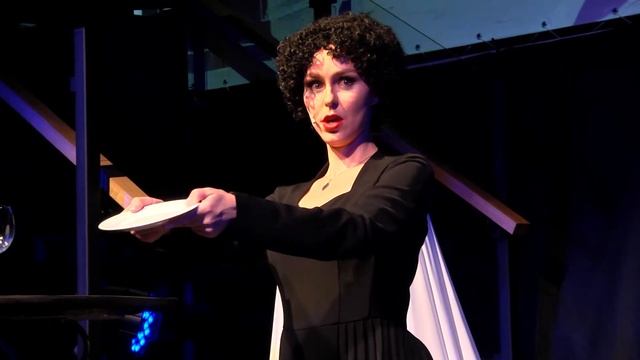 Благовещенцам спели о жизни легендарной Эдит Пиаф в моноспектакле «Амурской осени» смотреть онлайн