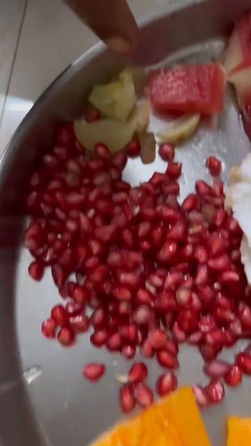 Dinner time 🍽 #dinner #fruits #tendercoconut #papaya #watermelon #guava #gooseberry #pomegranate смотреть онлайн
