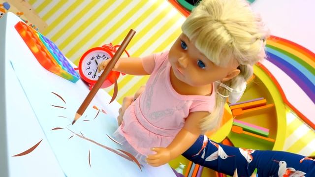 Беби Бон Эмили и аппликация из пуговиц! Как Мама - видео для девочек про Baby Born смотреть онлайн