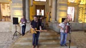 Автор музыки и слов . Исполняет Гусейн Гусейнов