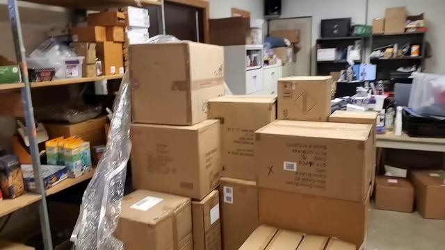 Unboxing this Mile High pallet We found Squirrels and Angels inside. What in the world!! смотреть онлайн