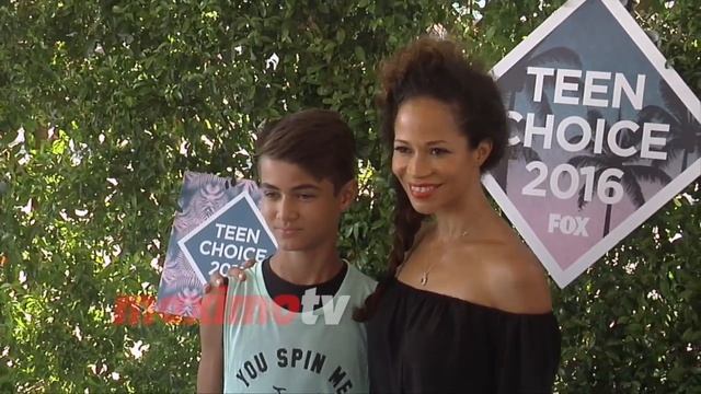 Sherri Saum Teen Choice Awards 2016 Green Carpet смотреть онлайн