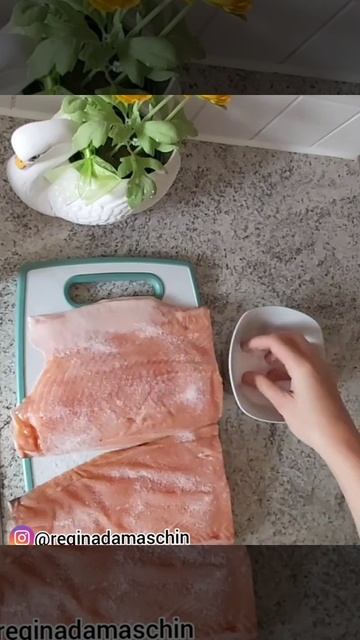 Красная рыбка солёная