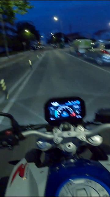 Run From Cops - BMW F900R #shorts #cops #policechase #bmw #f900r #rideordie смотреть онлайн