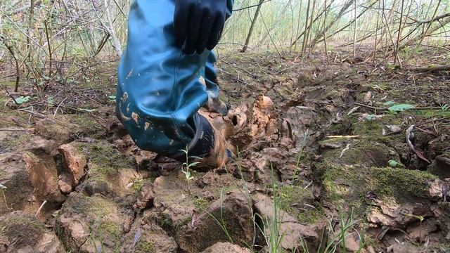 Nora And Riding Rubber Boots In Mud 1
