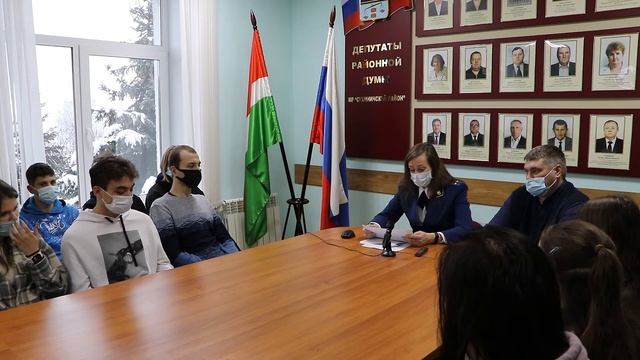 Встреча заместителя прокурора Сухиничского района со старшеклассниками школ города и студентами КТС смотреть онлайн