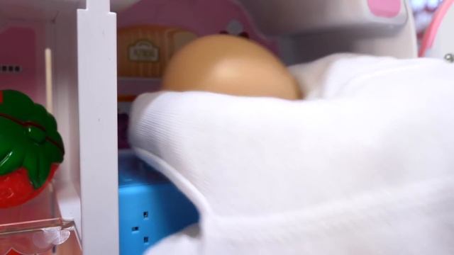 Видео куклы. Беби Бон проснулась! Как Мама игра для девочек. Делаем зарядку и умываемся с Baby Born. смотреть онлайн