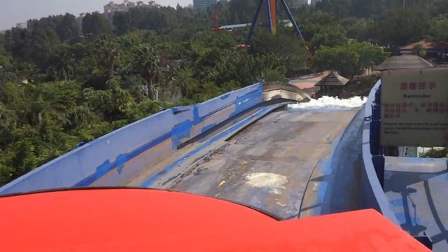 Крутая горка в китайском Парк развлечений Чимлонг Парадайз смотреть онлайн