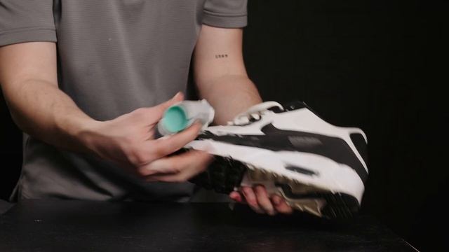 How to use Silver Gel Cleaner to Clean your Shoes and Boots. смотреть онлайн
