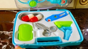 Видео про игрушки. Беби Аннабель простудилась! Игры в больницу с доктором игрушек. Дочки Матери