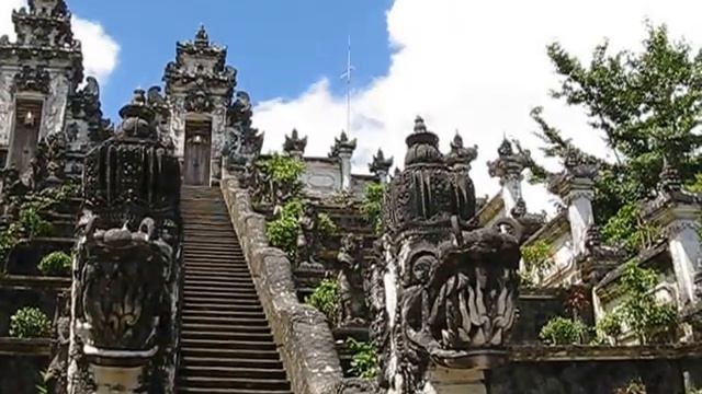 Pura Penataran Agung Lempuyang, the first temple at the mountain of Pura Lempuyang Luhur смотреть онлайн