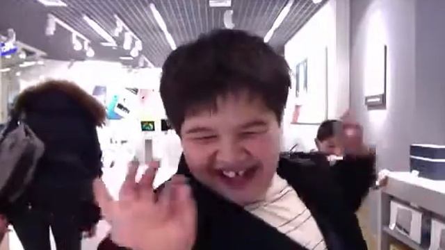Чувак в Apple Store, Россия