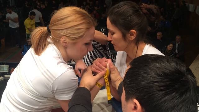Чемпионат РСО-Алания по армспорту 2015. Диана Базаева- Диана Кайсинова (правая рука) 70 кг смотреть онлайн