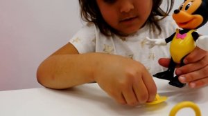 Развивающие мультики. Минни Маус в бассейне. Игры одевалки