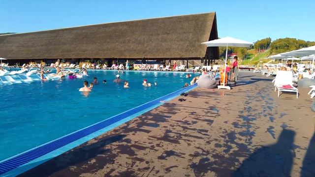 🇺🇦 LVIV🌴"EMILY AQUATORIA" WALK NEAR THE POOL. Ukraine смотреть онлайн