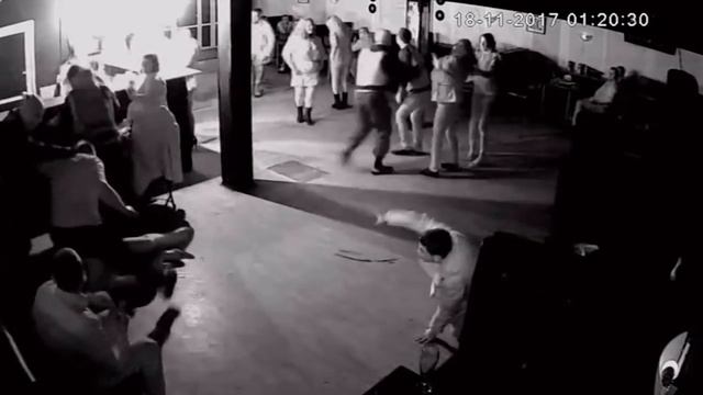 В ночной клуб в Ельце ворвались люди в масках смотреть онлайн