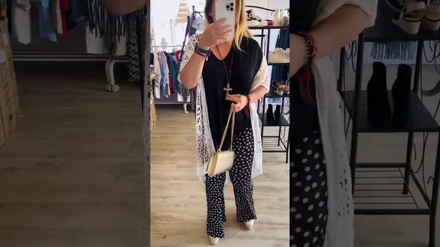 Pantalón libra topos, camiseta nudo y kaftan ganchillo смотреть онлайн